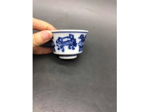 青花博古纹茶盏
