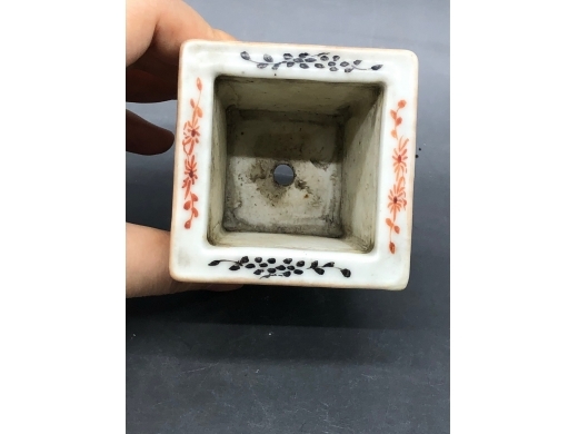 粉彩花卉四方小花盆