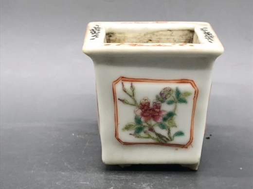 粉彩花卉四方小花盆