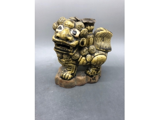 绿釉狮子烛台一对