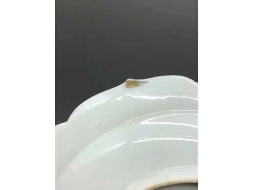 粉彩描金花鸟纹花口盘