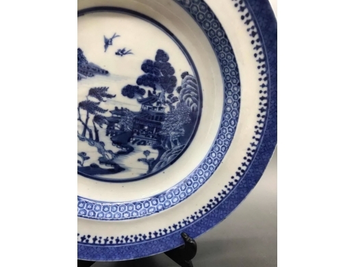 青花楼阁山水纹折沿盘