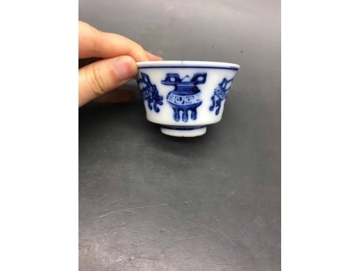 青花博古纹茶盏