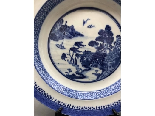 青花楼阁山水纹折沿盘