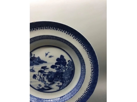 青花楼阁山水纹折沿盘