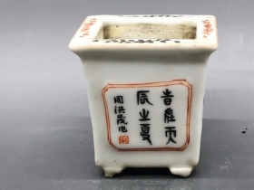 粉彩花卉四方小花盆