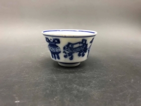 青花博古纹茶盏
