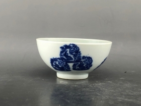 青花皮球花茶盏