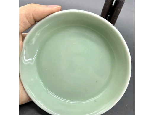 冬青釉碟