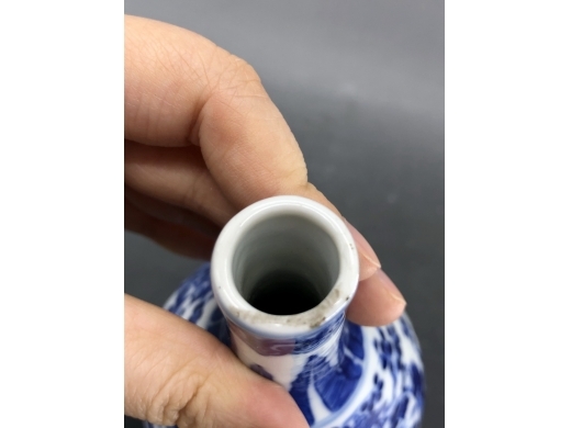 青花童子报平安胆瓶