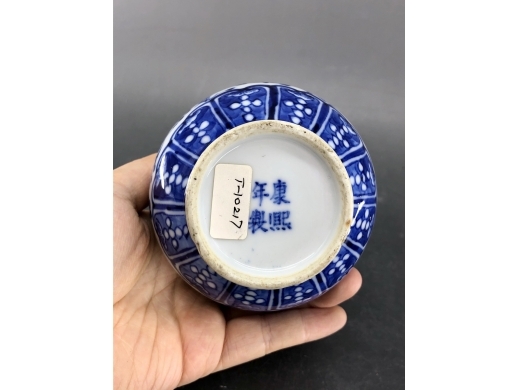 青花童子报平安胆瓶