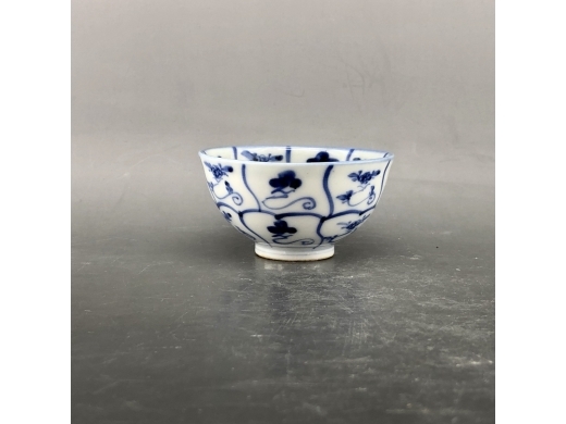 青花灵芝纹茶盏