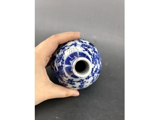 青花童子报平安胆瓶