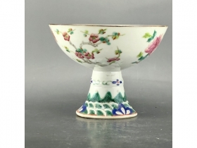 粉彩四季花卉高足碗