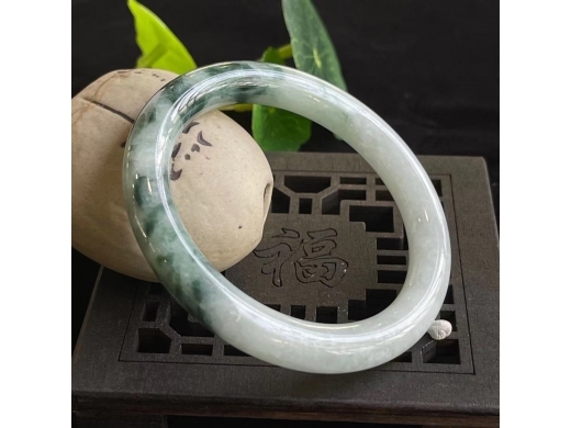 21飘花圆条手镯