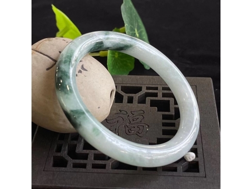 21飘花圆条手镯