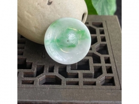 04翠色平安扣