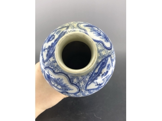 青花龙穿花纹鸡腿瓶