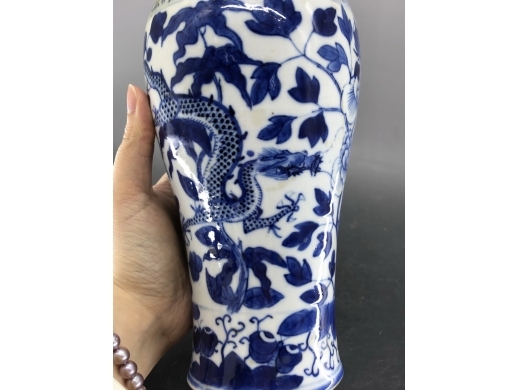 青花龙穿花纹鸡腿瓶