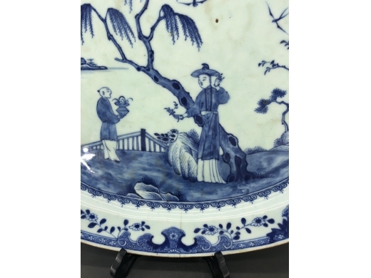 青花山水人物椭圆大盘