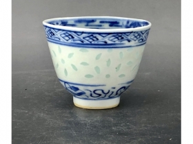 青花米通花小杯