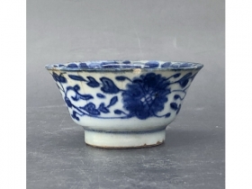青花缠枝宝相花纹茶盏