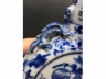 青花博古纹抱月瓶