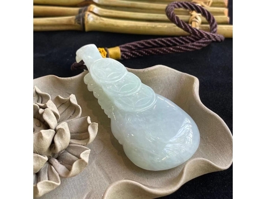 55冰糯琵琶手把件