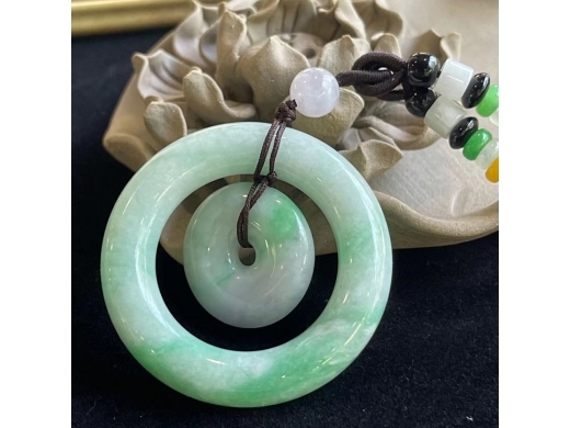 23翠色环环相连平安扣