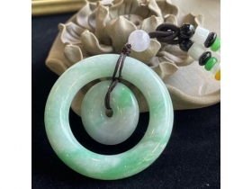 23翠色环环相连平安扣
