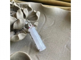 47翡翠挂件