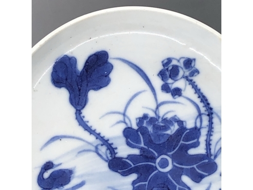 青花莲池鸳鸯纹小碟