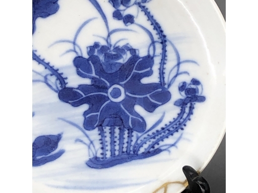 青花莲池鸳鸯纹小碟