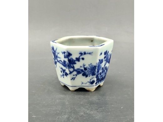 青花花卉纹小花盆