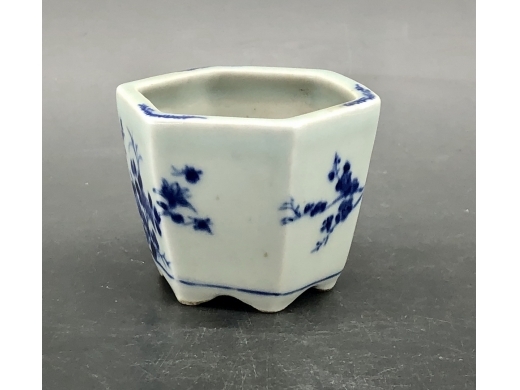 青花花卉纹小花盆
