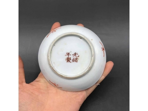 粉彩仕女纹小碟