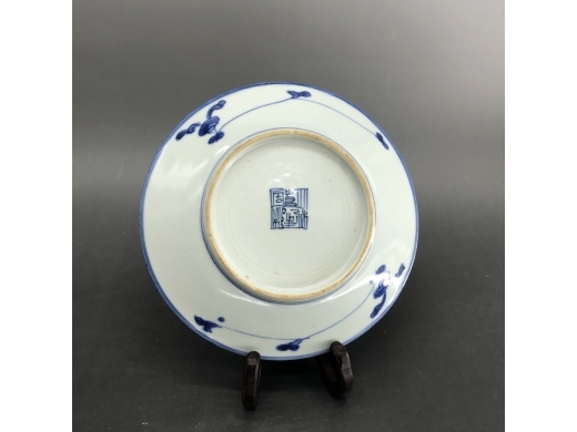 乾隆青花缠枝莲纹盘