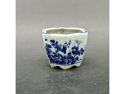 青花花卉纹小花盆