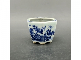 青花花卉纹小花盆