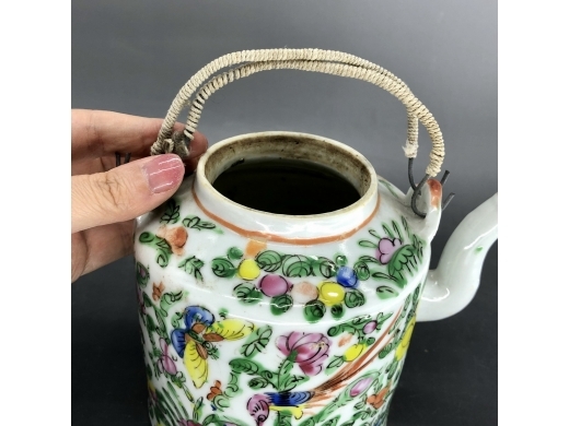 广彩花鸟茶壶