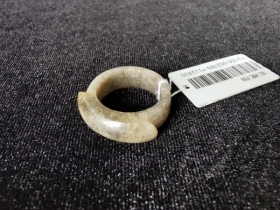 翡翠马鞍戒