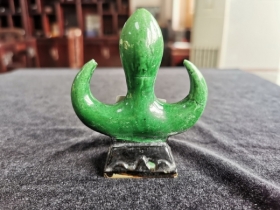 绿釉三指笔架
