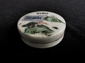 粉彩山水印盒