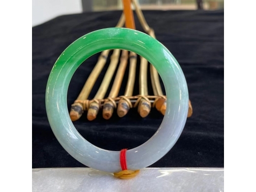 10春带彩圆条手镯（收藏级）