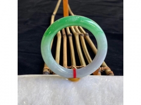 10春带彩圆条手镯（收藏级）