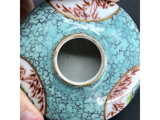 粉彩松石绿底开光洞石纹水盂