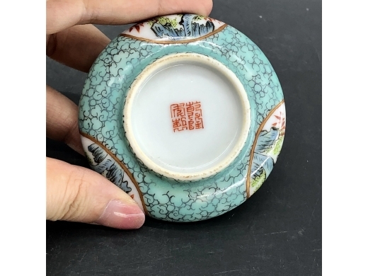 粉彩松石绿底开光洞石纹水盂