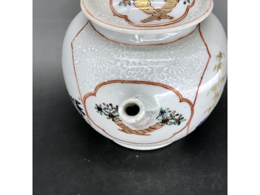 粉彩花卉大茶壶