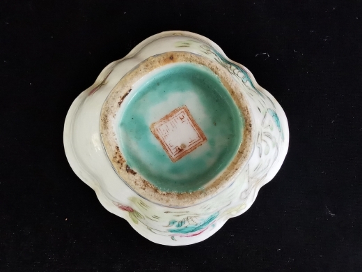 粉彩花鸟博古碗