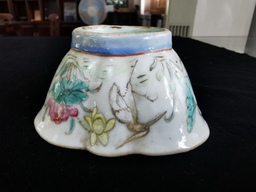 粉彩花鸟博古碗